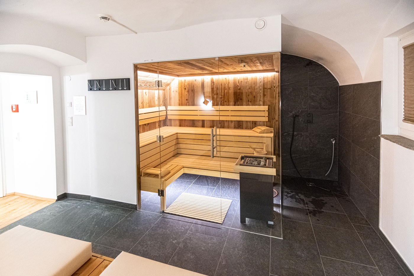 _D800764-HDR_sauna3